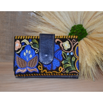 Portfel mały skórzany granatowy z kwiatowym kolorowym haftem .